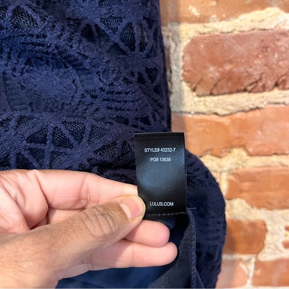 Lulu's Navy Lace Shift Dress Size Medium Back Exposed Zipper - Picture 7 of 8